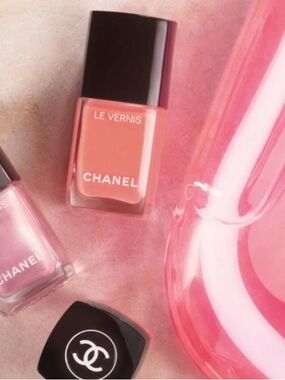 Chanel LE VERNIS color #415 solstice Limited edition CHANEL Nail soft peach